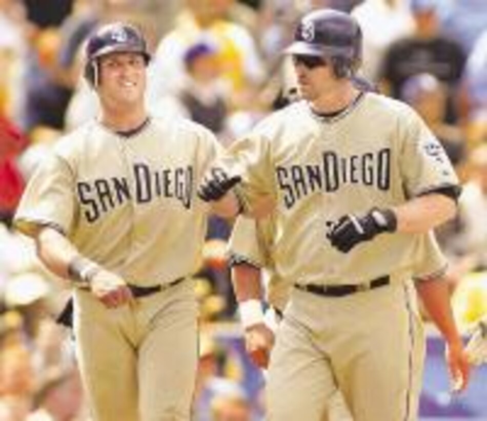 Padres les pegan a Dodgers en su casa