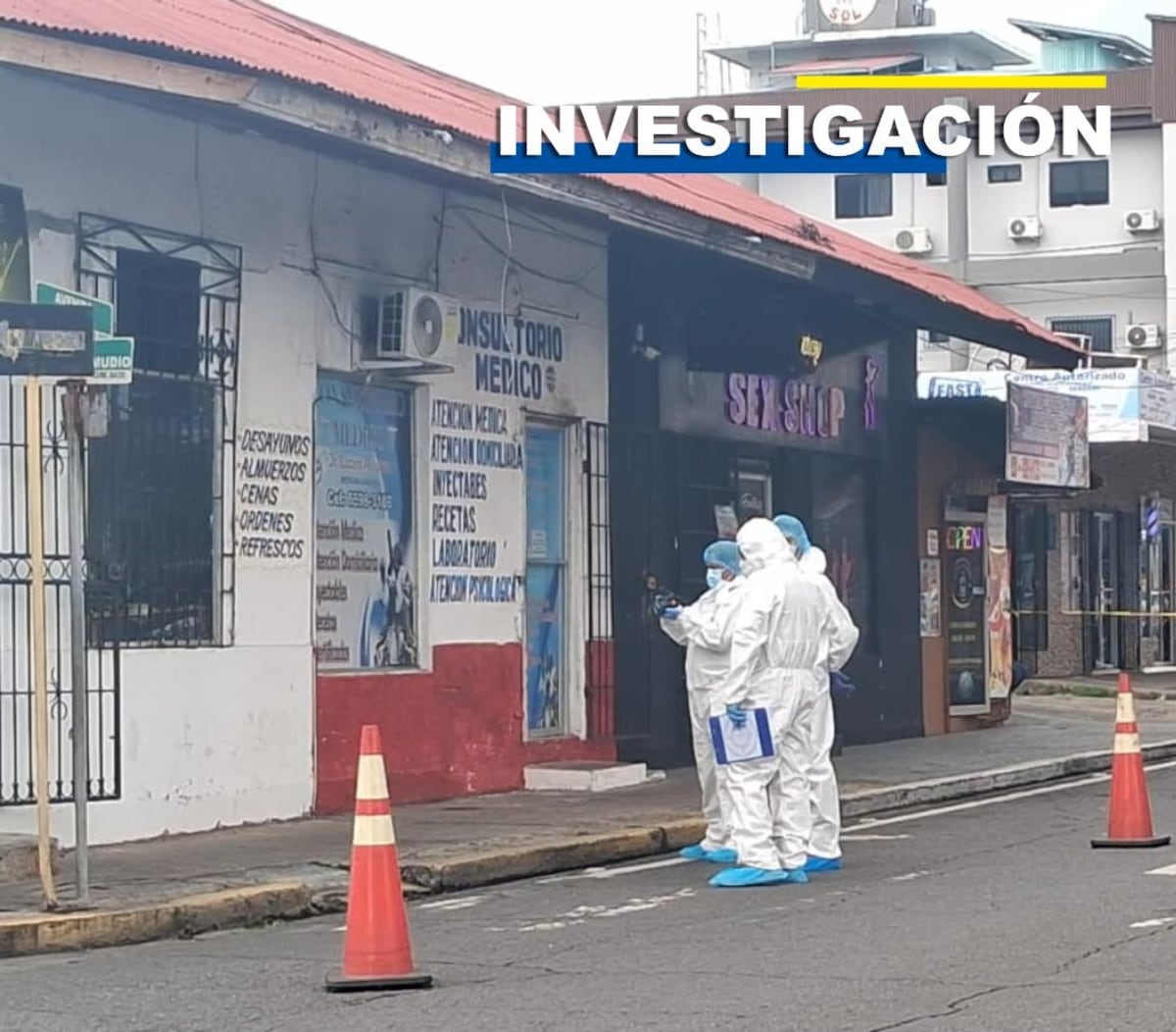 Asesinan a una mujer dentro de un restaurante e identifican al sospechoso como su expareja