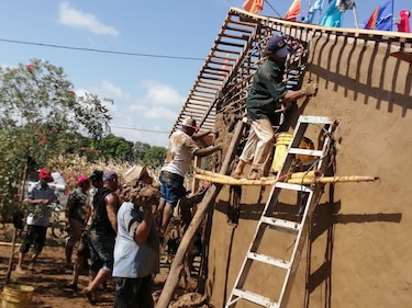 Reviven junta de embarra para que tradiciones no desaparezcan