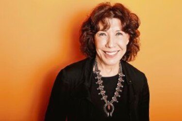 Actriz Lily Tomlin se casa tras 42 años de noviazgo
