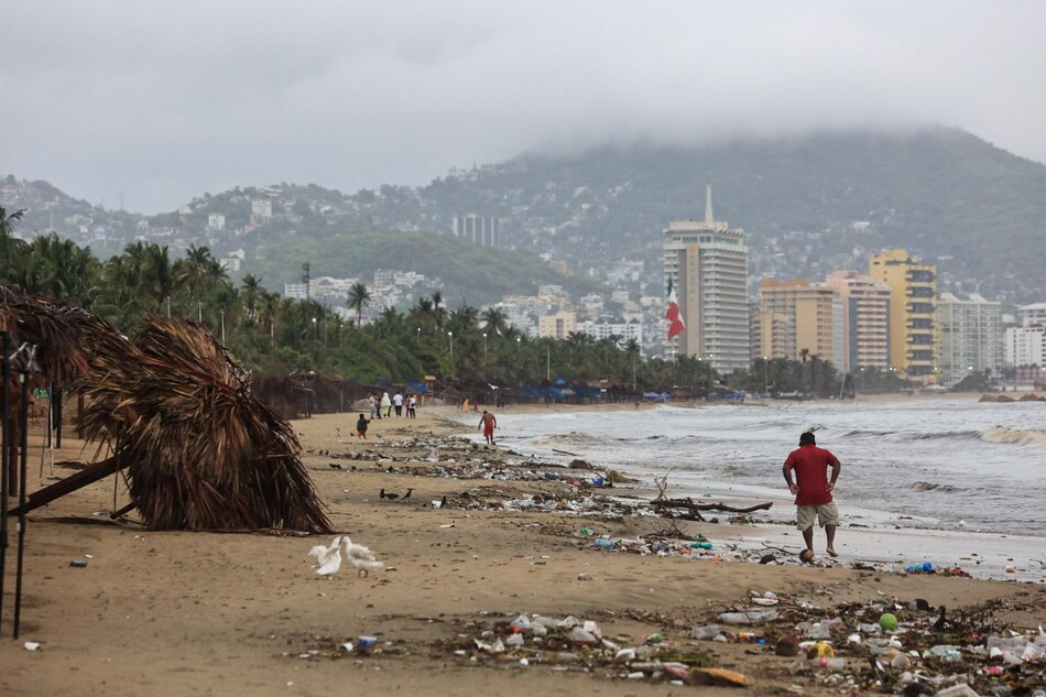 El huracán Beatriz, de categoría 1, se localiza a 100 kilómetros de la costa mexicana