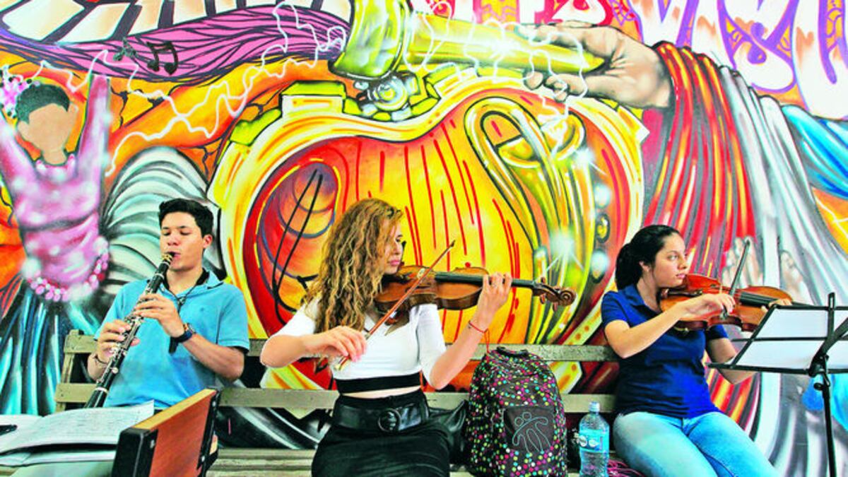 FORMANDO A LOS FUTUROS MAESTROS