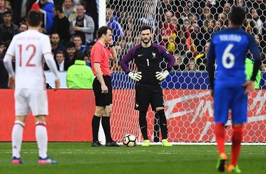 Deulofeu y el videoarbitraje permiten a España vencer a Francia