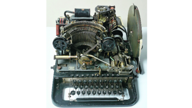 Venden máquina nazi por $14