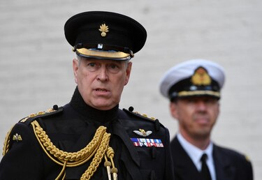 Príncipe Andrés, acusado de agresión sexual, renuncia a sus honores militares
