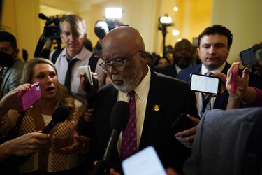 Comité legislativo aprueba citar al expresidente Donald Trump a declarar por asalto al Capitolio