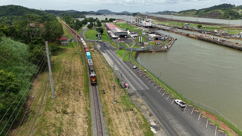 El ferrocarril que sostiene el pulso logístico de Panamá