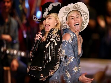 Miley Cyrus: Sacar la lengua es un acto reflejo por 'nerviosismo'