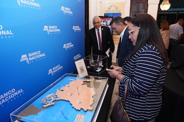 Bicentenario del Congreso Anfictiónico: exhiben documentos, monedas y la réplica de la Espada de Bolívar