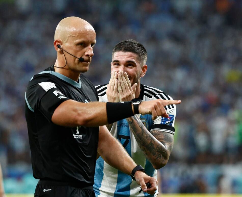 La FIFA aclara que es ‘incorrecto y prematuro’ hablar de tarjetas azules en el fútbol de elite