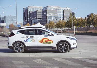 Primeros taxis sin conductor entran en servicio en Pekín