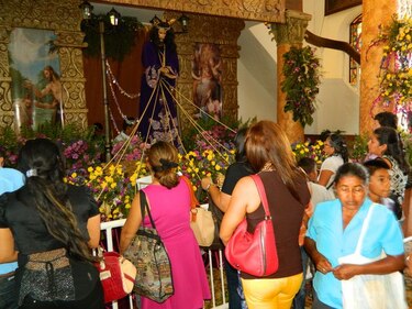 Devotos rinden honores al Nazareno de Atalaya