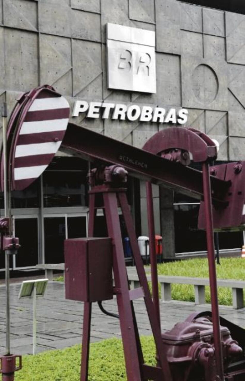 Petrolera brasileña Petrobras subirá precios de combustibles