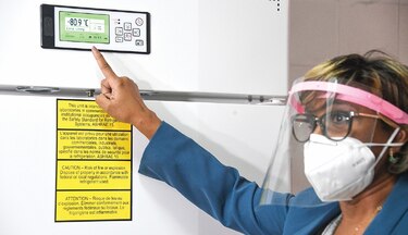 Congeladores para vacunas: una compra desconcertante