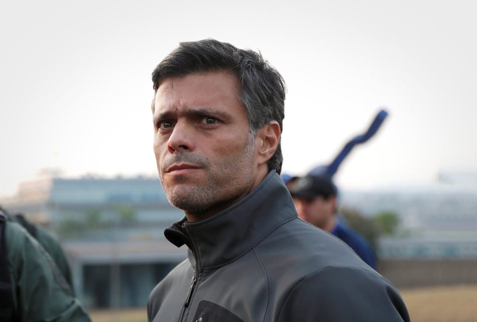 El opositor venezolano Leopoldo López va camino a España tras salir de la embajada en Caracas