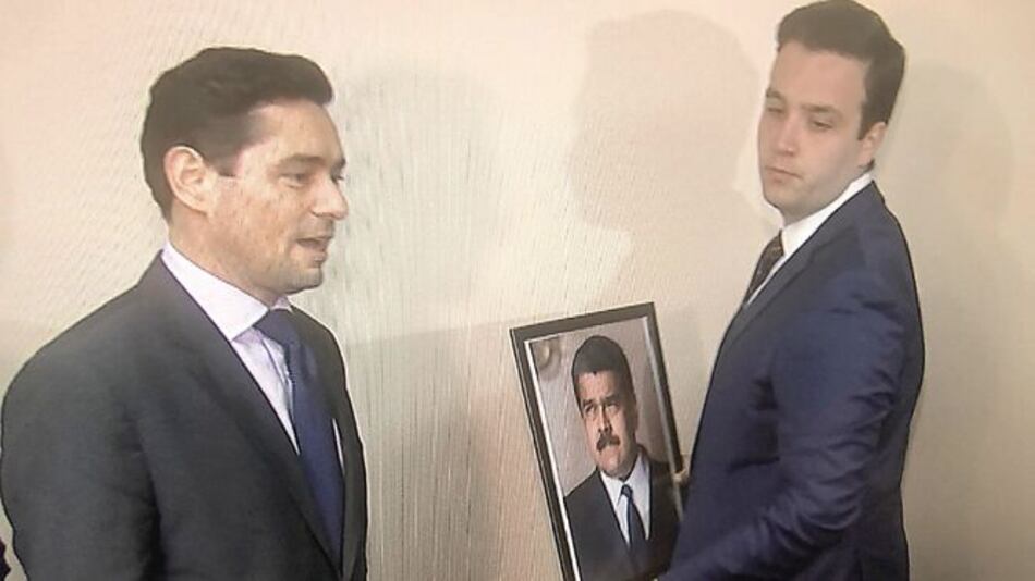 Guaidó asume control de tres sedes diplomáticas