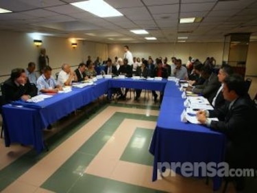 Mesa de diálogo por ley 30 acuerda evitar las comisiones paralelas