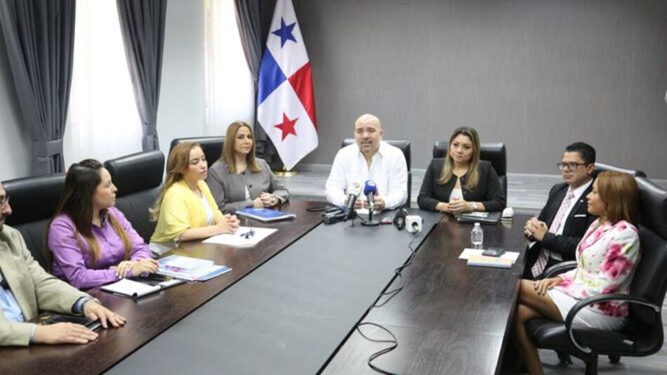 Ejecutivo trabaja en nueva política migratoria; pondrá fin a Crisol de Razas