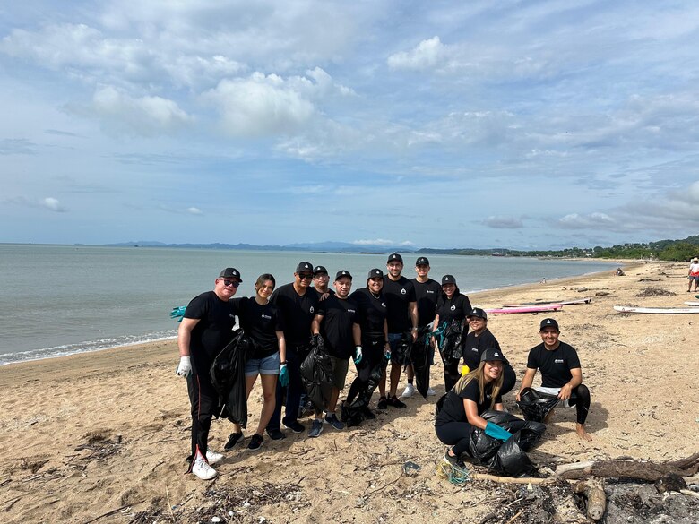 Stward Corporation y la Red de Jóvenes por el Agua Capítulo Panamá, realizaron la jornada de Limpieza de Playas en Veracruz