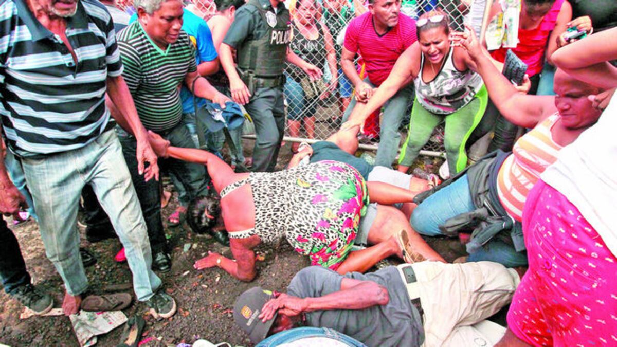 Gritos, empujones y personas desmayadas hubo en la ‘Naviferia’ del Instituto de Mercadeo Agropecuario en Pan de Azúcar, San Miguelito.