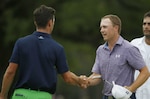 Jordan Spieth marca el camino en el Masters de Augusta fijando un récord