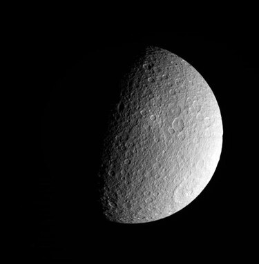 Nuevas caras de una de las lunas de Saturno, gracias a sonda