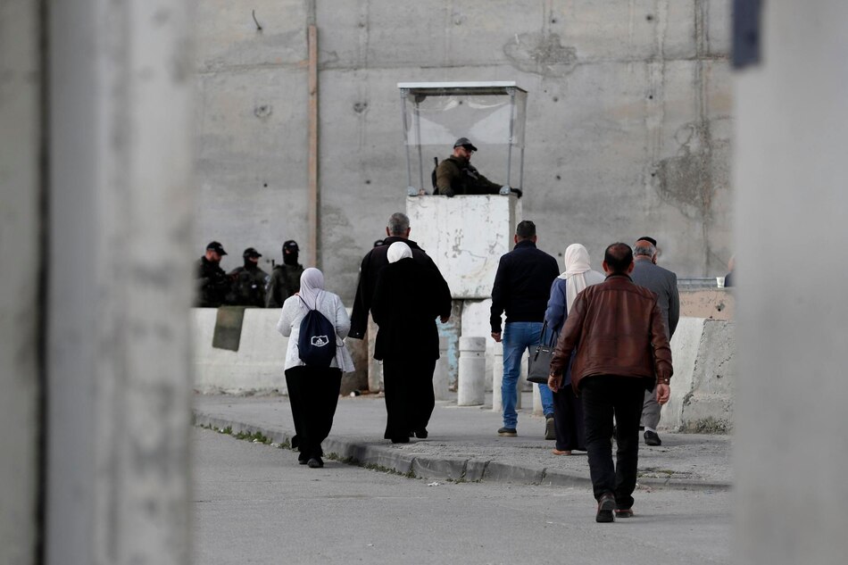Unos 80,000 musulmanes rezan en la Explanada de las Mezquitas en primer viernes de Ramadán
