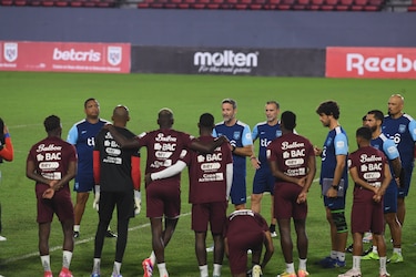 Con 11 legionarios Panamá inicia su preparación para enfrentar a Surinam