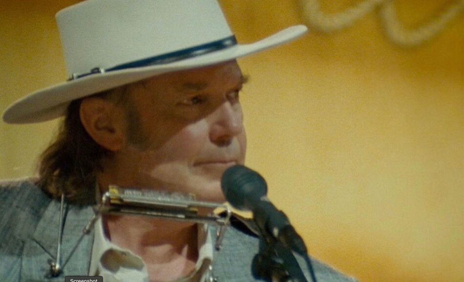 Spotify retira música de Neil Young tras ultimátum del artista