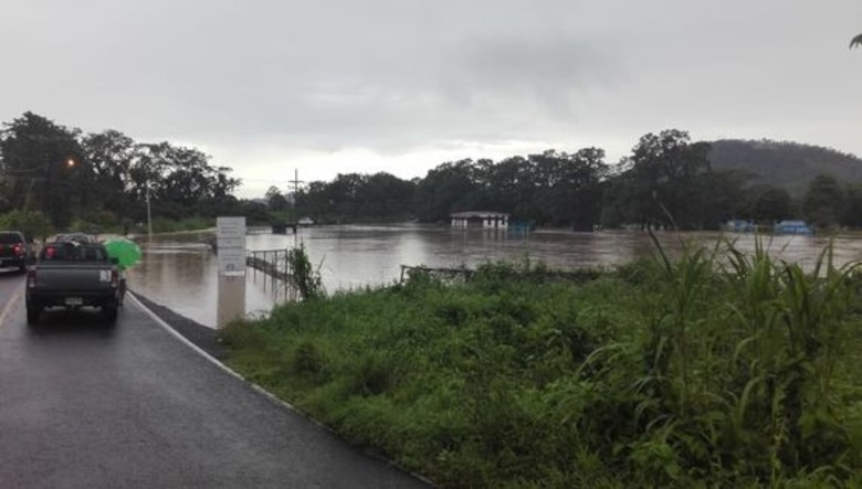 Desbordamiento del río Cascajal deja incomunicada la costa Arriba de Colón