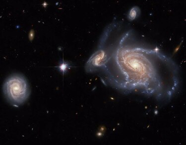 Hubble observa un vasto vecindario galáctico