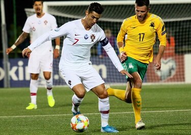 Portugal golea a Lituania con cuatro tantos de Cristiano Ronaldo
