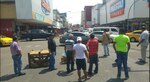 Policía detiene a buhoneros en Calidonia por cerrar avenida Central