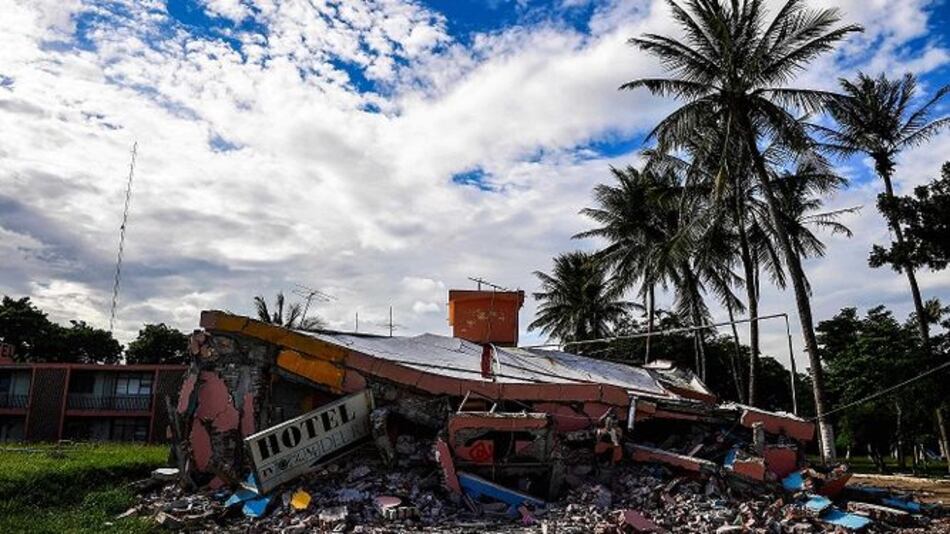 Aumentan a 96 los muertos por el terremoto en México