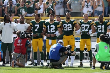 Packers seguirán cruzando los brazos durante el himno nacional