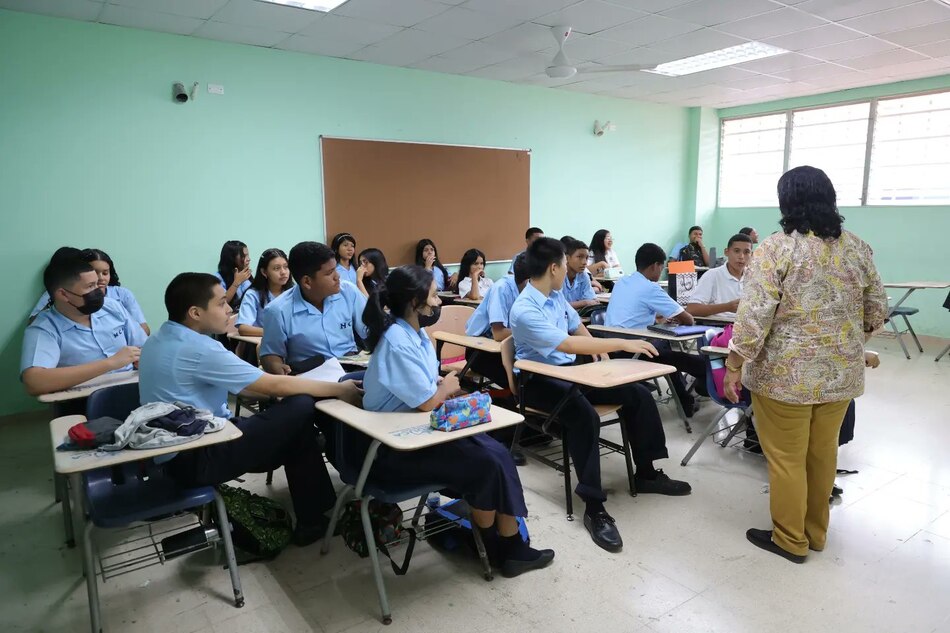 Ministra de Educación insta a los padres a enviar a sus hijos a la escuela el 3 y 4 de abril