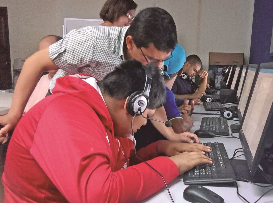 Se inicia proceso para rehabilitar a adultos con discapacidad visual