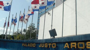 Contraloría entrega resultados de auditoría a planillas; Ábrego está en China