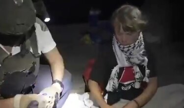 Greta Thunberg es detenida y trasladada a puerto por el Ejército de Israel tras el abordaje a la flotilla a Gaza