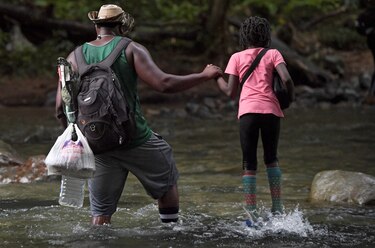 Récord de 19 mil niños migrantes cruzó este año la selva de Darién