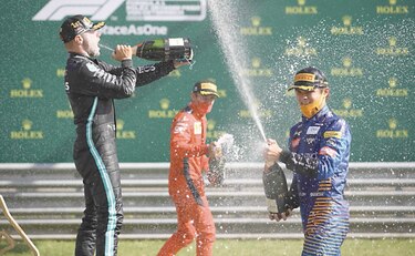 Bottas gana una carrera simbólica