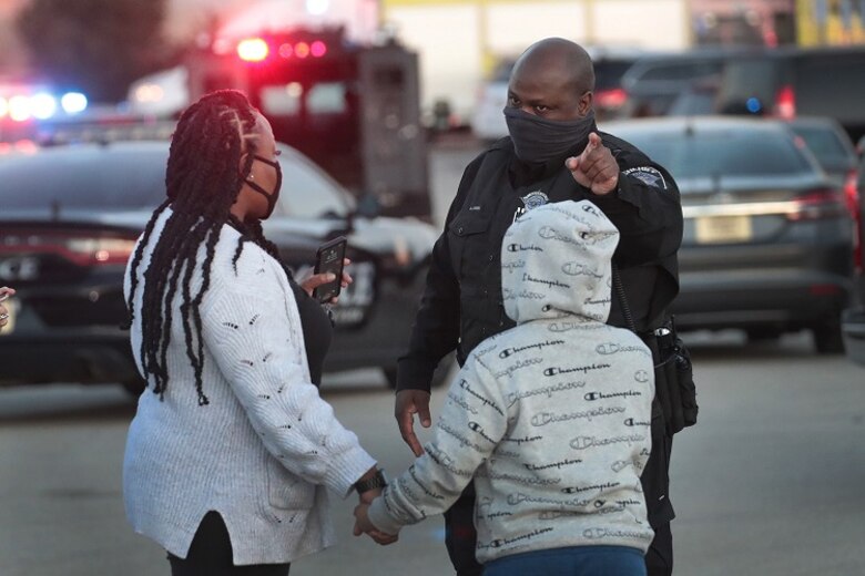 Ocho heridos deja tiroteo en centro comercial de Milwaukee