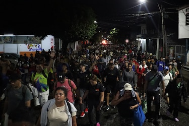 Caravana migrante sale del sur de México hacia Estados Unidos a una semana del regreso de Trump