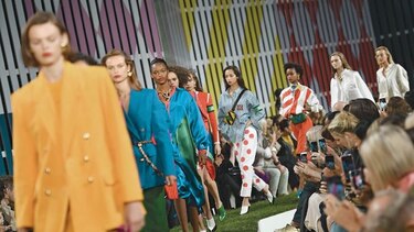 Nuevo uniforme para la mujer trabajadora