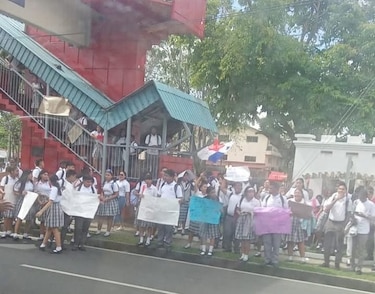 Meduca advierte a los padres de familia que el seguro escolar no cubre accidentes de estudiantes en protestas