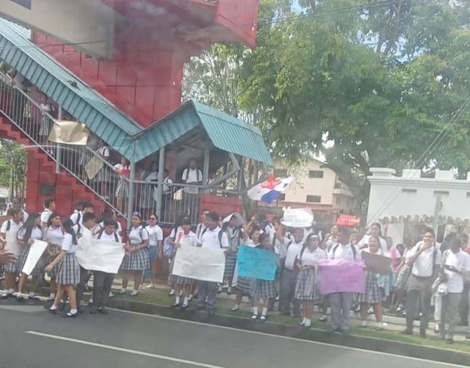 Meduca advierte a los padres de familia que el seguro escolar no cubre accidentes de estudiantes en protestas