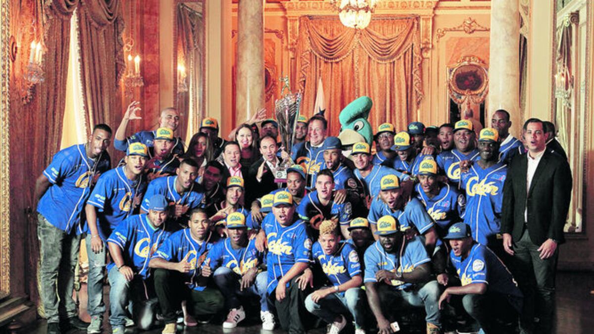 Los colonenses disfrutaron su paso por el Salón Amarillo de la Presidencia. Conversaron con el presidente Juan Carlos Varela y celebraron su título de campeones.