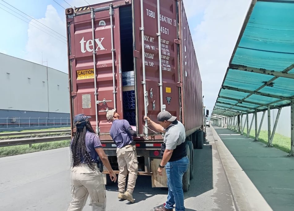 Venta de artículos falsificados y contrabando callejero, foco del operativo de Aduanas en fin de año