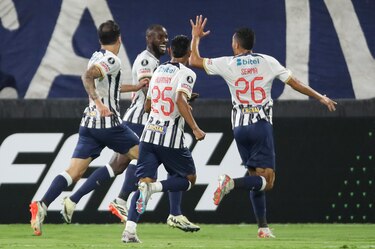 Cecilio Waterman y Jiovany Ramos, en el debut del Alianza Lima en la Libertadores