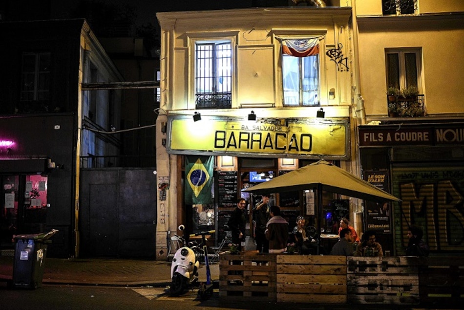 París y sus suburbios en una alerta máxima por el coronavirus, pero los restaurantes siguen abiertos